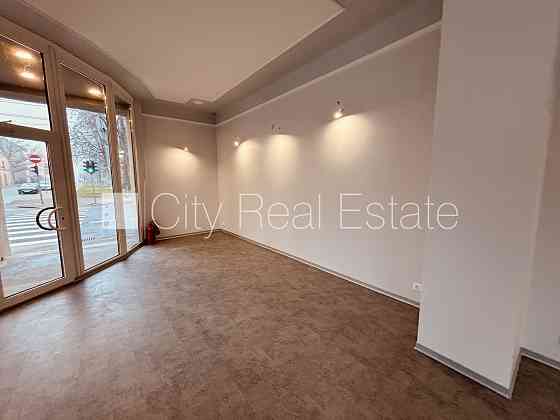 Фасадный дом, закрытый двор, отопление - воздушный теплонасос, бойлер для горячей Rīga