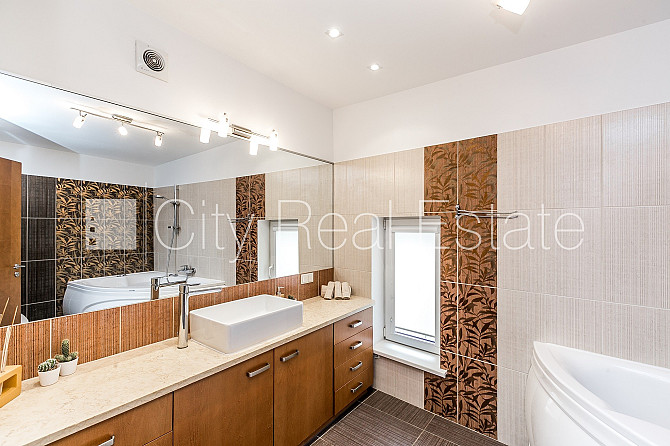 Дом во дворе, мансарда, окна выходят во двор, количество спален 2 шт., двухэтажный, Рига - изображение 12