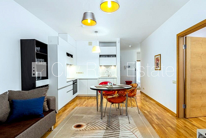 Новостройка, фасадный дом, благоустроенная озеленённая территория, гараж на одну Рига - изображение 2