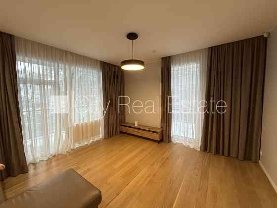 Новостройка, кирпичные стены, благоустроенная озеленённая территория, закрытая Jūrmala