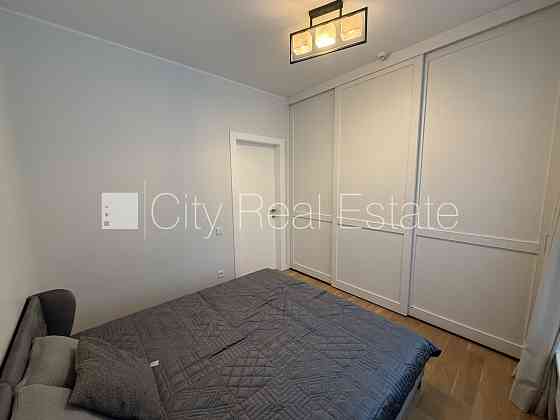 Новостройка, кирпичные стены, благоустроенная озеленённая территория, закрытая Jūrmala