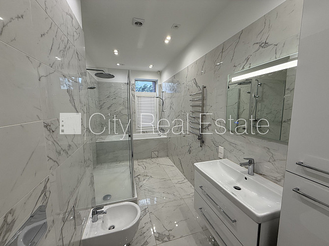 Jaunceltne, ķieģeļu mūra sienas, labiekārtota apzaļumota teritorija, slēgta teritorija, Jūrmala - foto 8