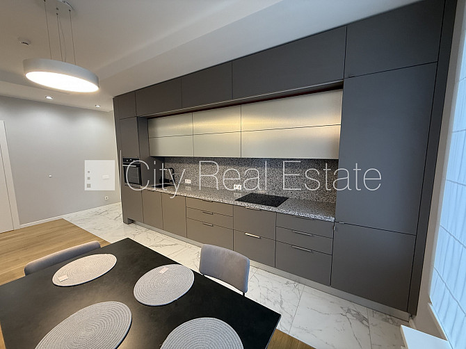 Jaunceltne, ķieģeļu mūra sienas, labiekārtota apzaļumota teritorija, slēgta teritorija, Jūrmala - foto 1