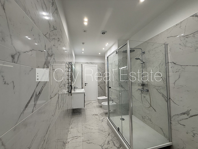 Jaunceltne, ķieģeļu mūra sienas, labiekārtota apzaļumota teritorija, slēgta teritorija, Jūrmala - foto 9