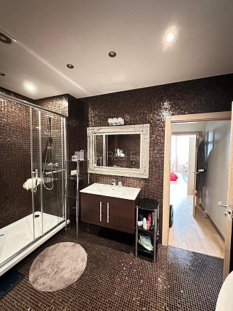 Фасадный дом, реновированный дом, вход с улицы, лифт, лестничная клетка после Рига - изображение 15