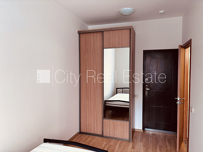 Фасадный дом, энергоэффективный дом, благоустроенная озеленённая территория, Рига - изображение 1