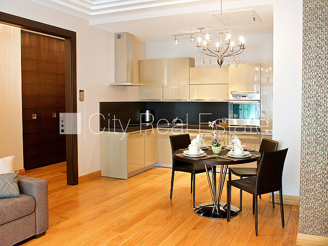 Проект - Vaļņu 4 (Вальню 4), фасадный дом, закрытый двор, вход с улицы, апартаменты Рига - изображение 1