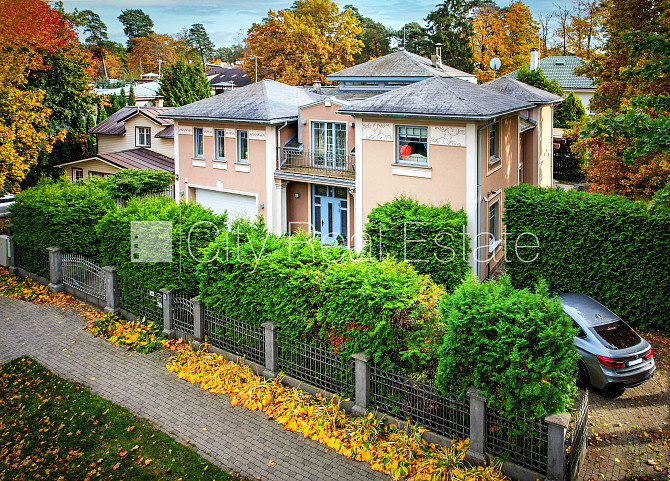 Privātmāja, labiekārtots apzaļumots pagalms, iežogota teritorija ar metāla sētu, teritorijas Jūrmala - foto 1