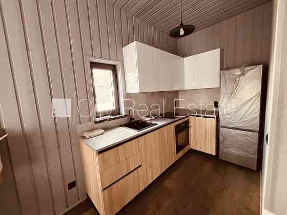 Частный дом, благоустроенная озеленённая территория, закрытая территория, Rīga