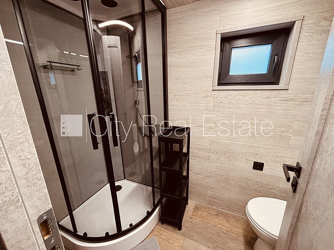 Privātmāja, labiekārtota apzaļumota teritorija, slēgta teritorija, bezmaksas stāvvieta Rīga - foto 15