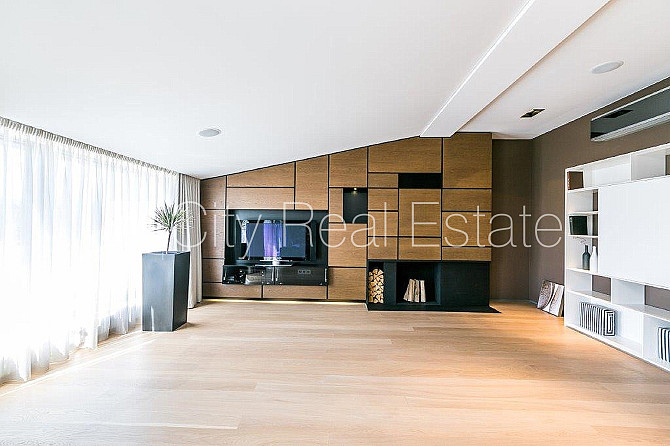 Фасадный дом, реновированный дом, благоустроенная озеленённая территория, Рига - изображение 2