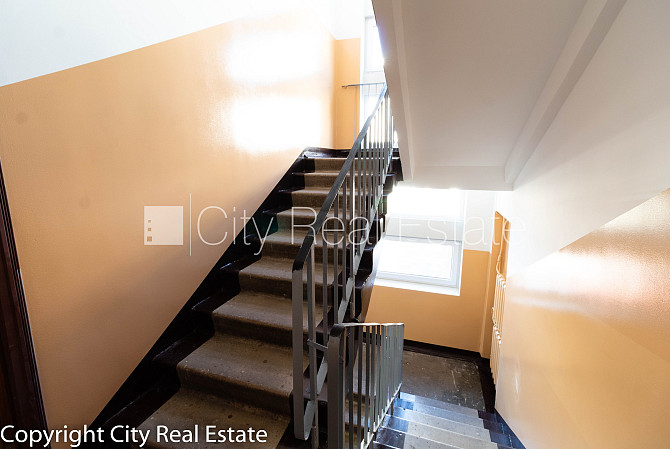 Fasādes māja, vieta automašīnai, ieeja no ielas, kāpņu telpa pēc kosmētiskā remonta, Jūrmala - foto 18