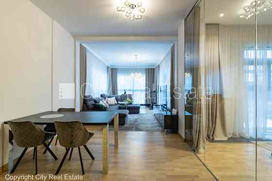 Частный дом, новостройка, благоустроенная озеленённая территория 2400 м2, Rīga