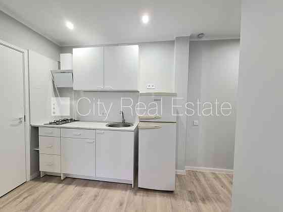 Здание во дворе, закрытый двор, возможность аренды парковки, вход со двора, Рига