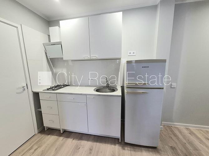 Здание во дворе, закрытый двор, возможность аренды парковки, вход со двора, Рига - изображение 6