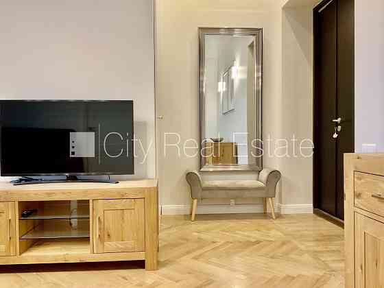 Фасадный дом, реновированный дом, благоустроенная озеленённая территория, Рига