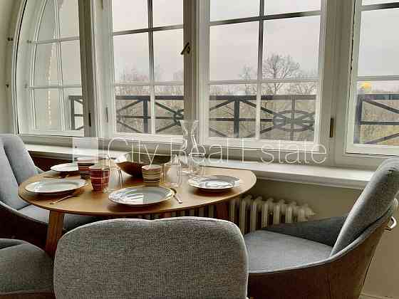 Фасадный дом, реновированный дом, благоустроенная озеленённая территория, Рига