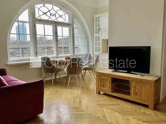 Фасадный дом, реновированный дом, благоустроенная озеленённая территория, Рига