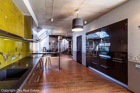 Фасадный дом, реновированный дом, поменянное покрытие крыши, фасад с Рига