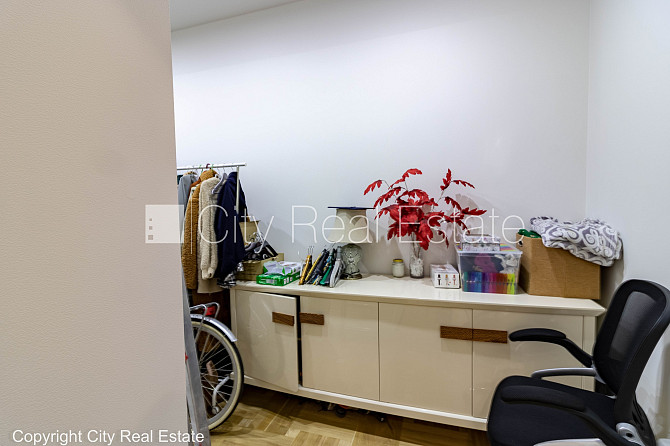 Фасадный дом, реновированный дом, кирпичные стены, вход с улицы и со двора, Рига - изображение 15