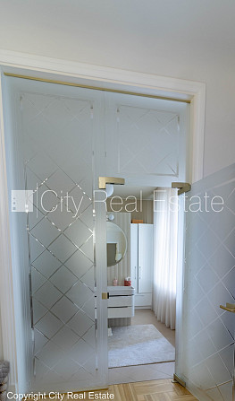 Фасадный дом, реновированный дом, кирпичные стены, вход с улицы и со двора, Рига - изображение 20