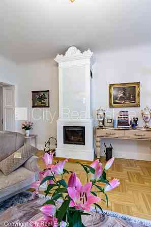 Фасадный дом, реновированный дом, вход с улицы и со двора, количество спален 3 шт., Рига