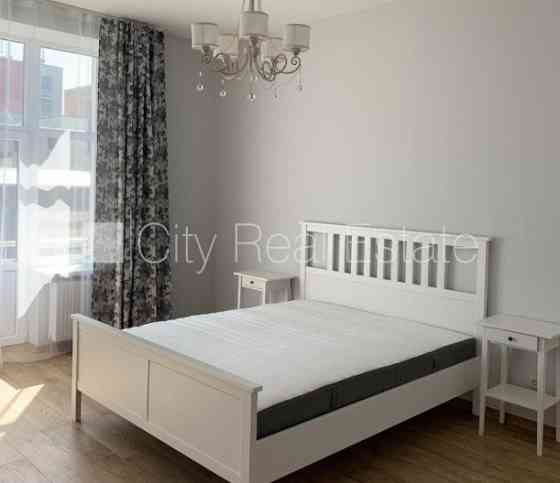 Реновированный дом, лифт, балкон, одна изолированная комната, студио, кухня Рига