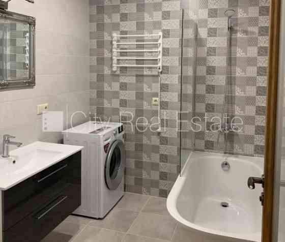 Реновированный дом, лифт, балкон, одна изолированная комната, студио, кухня Рига