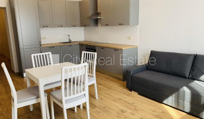 Реновированный дом, лифт, балкон, одна изолированная комната, студио, кухня Рига - изображение 2