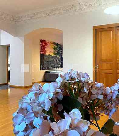 Фасадный дом, реновированный дом, благоустроенная озеленённая территория, Рига