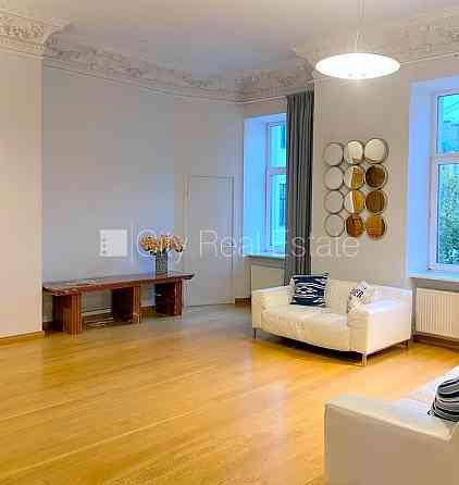 Фасадный дом, реновированный дом, благоустроенная озеленённая территория, Рига