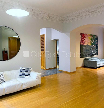 Фасадный дом, реновированный дом, благоустроенная озеленённая территория, Рига - изображение 2