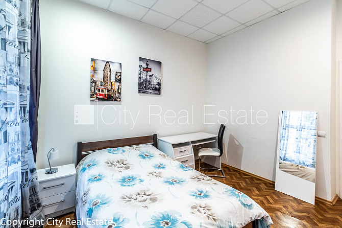 Фасадный дом, вход с улицы, окна выходят в обе стороны дома, количество спален 4 Рига - изображение 9