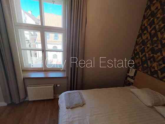 Фасадный дом, возможность аренды парковки, вход с улицы, лестничная клетка после Рига