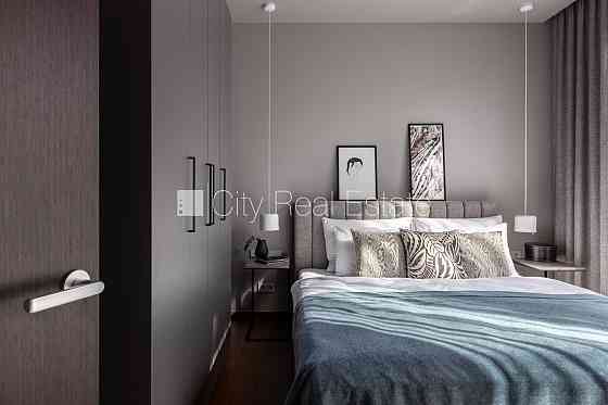 Новостройка, фасадный дом, зеленая территория, благоустроенный озеленённый двор, Юрмала