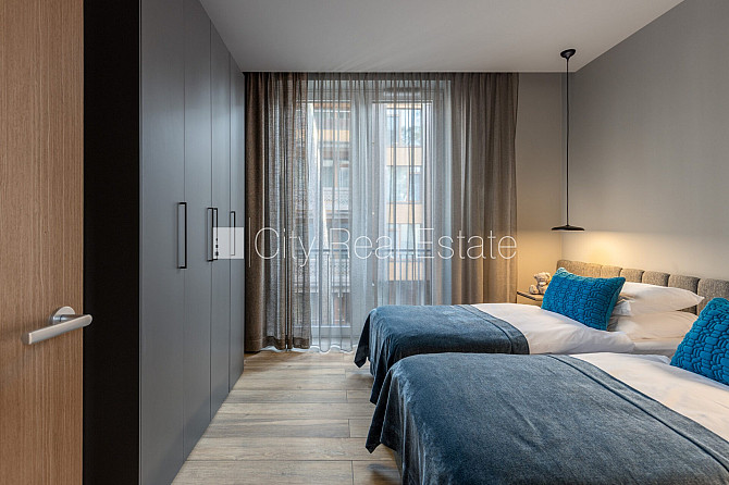 Новостройка, фасадный дом, зеленая территория, подземная стоянка, вход с улицы, Юрмала - изображение 13