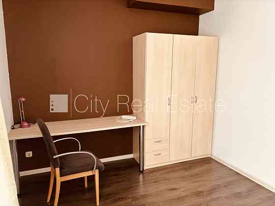 Фасадный дом, реновированный дом, въездные ворота оснащены автоматической Рига