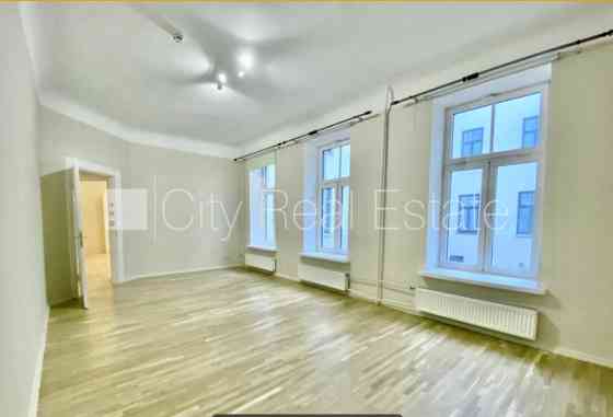 Здание во дворе, вход со двора, лифт, сауна, количество спален 3 шт., гостиная, Рига