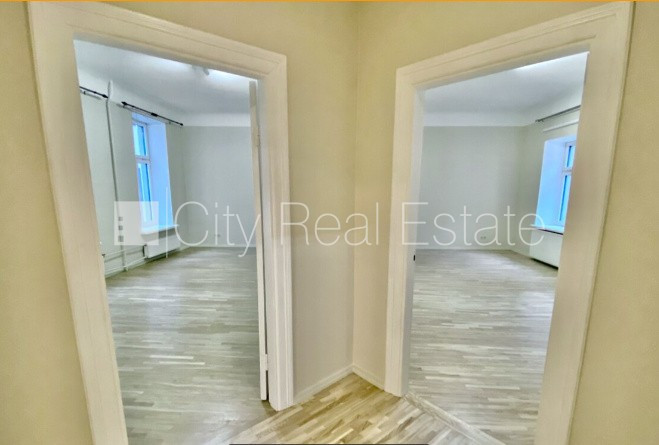 Здание во дворе, вход со двора, лифт, сауна, количество спален 3 шт., гостиная, Рига - изображение 2