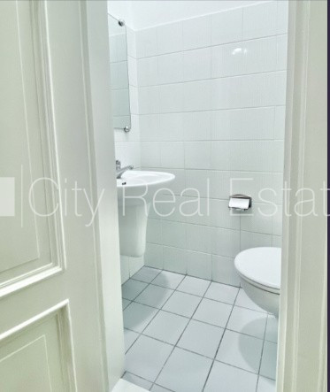 Здание во дворе, вход со двора, лифт, сауна, количество спален 3 шт., гостиная, Рига - изображение 13