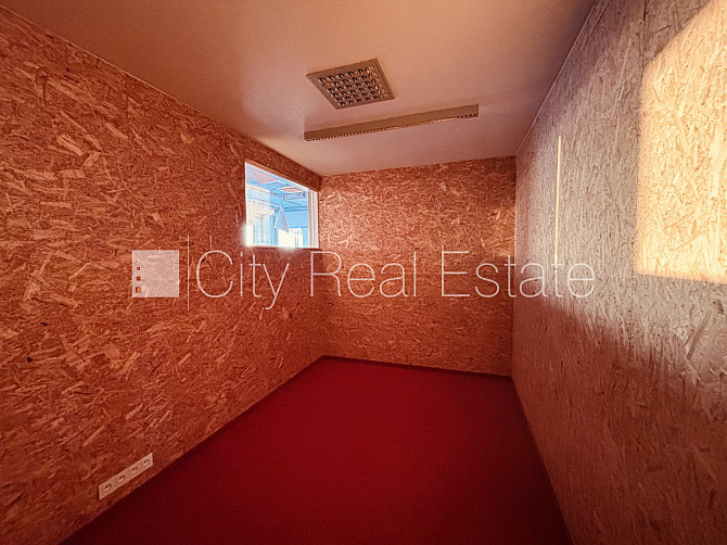 Labiekārtota apzaļumota teritorija, bruģēts piebraucamais ceļš, slēgta teritorija, vieta Rīga - foto 10