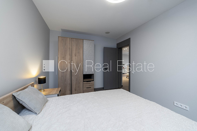 Fasādes māja, viena kvadrātmetra apsaimniekošanas maksa mēnesī  1.6 EUR, ieeja no ielas, logi Rīga - foto 17