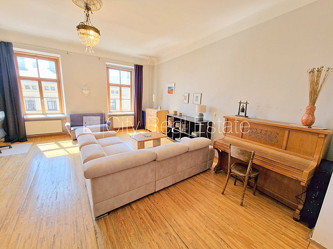 Фасадный дом, реновированный дом, вход с улицы, лестничная клетка после Рига - изображение 8