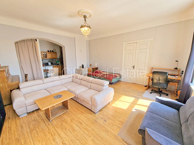 Фасадный дом, реновированный дом, вход с улицы, лестничная клетка после Рига - изображение 14