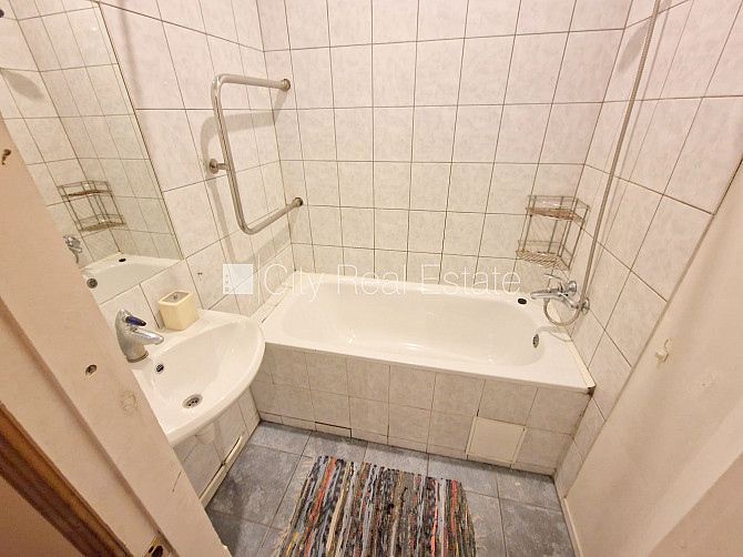 Фасадный дом, реновированный дом, вход с улицы, лестничная клетка после Рига - изображение 19