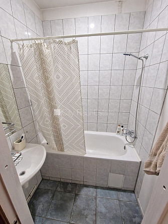 Фасадный дом, реновированный дом, вход с улицы, лестничная клетка после Рига - изображение 18