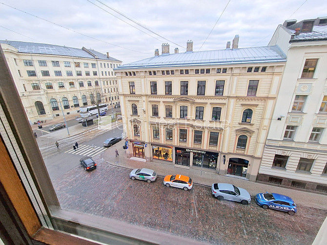 Фасадный дом, реновированный дом, вход с улицы, лестничная клетка после Рига - изображение 7