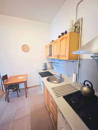 Фасадный дом, реновированный дом, вход с улицы, лестничная клетка после Рига - изображение 16