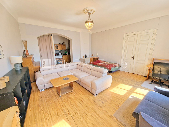 Фасадный дом, реновированный дом, вход с улицы, лестничная клетка после Рига - изображение 13