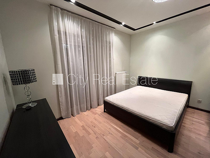 Jaunceltne, zaļā teritorija, iežogota teritorija, bezmaksas stāvvieta pagalmā, apzaļumota Jūrmala - foto 11